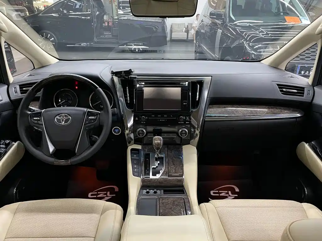 Фото 7 - Toyota Vellfire