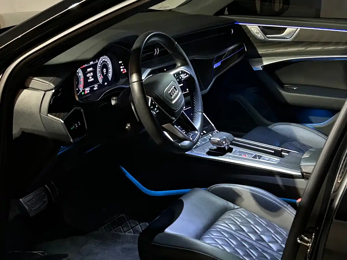 Фото 3 - Audi A6L