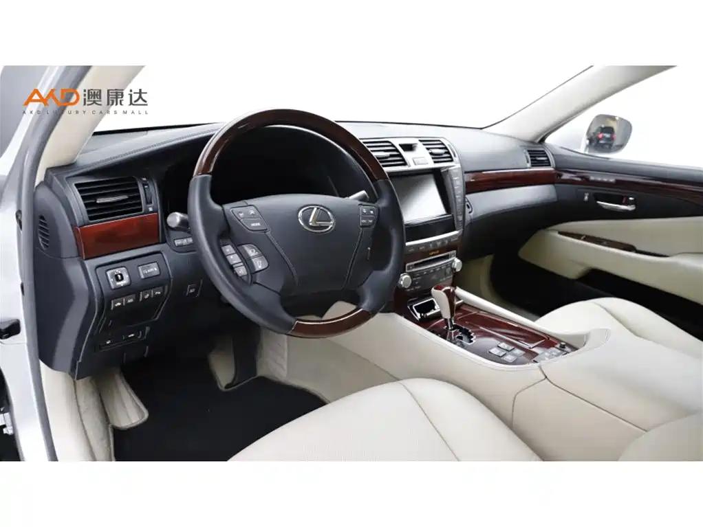 Фото 6 - Lexus LS