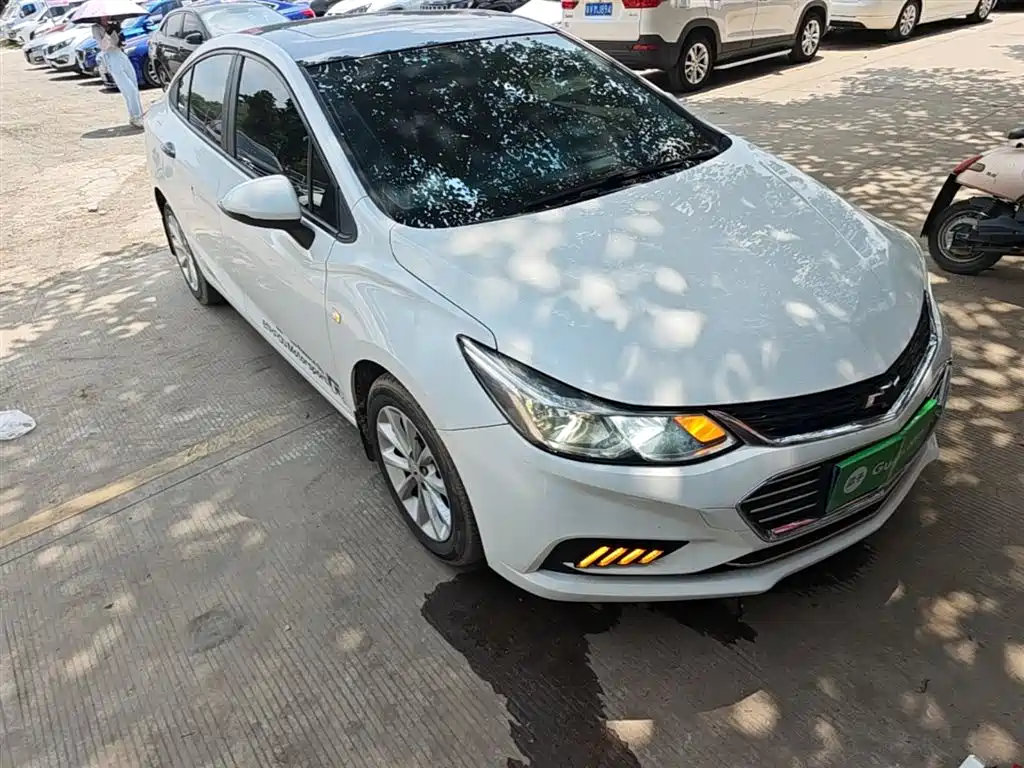 Chevrolet Cruze 2018 320 Automatic Pioneer Sunroof Edition фото 4
