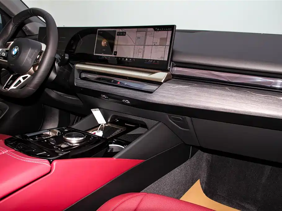 BMW 5 Series 2025 530Li Leading M Sport Package фото 26