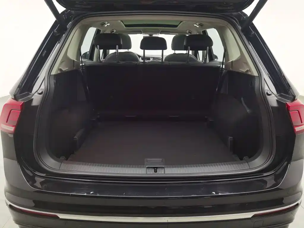 Фото 16 - Volkswagen Tiguan L
