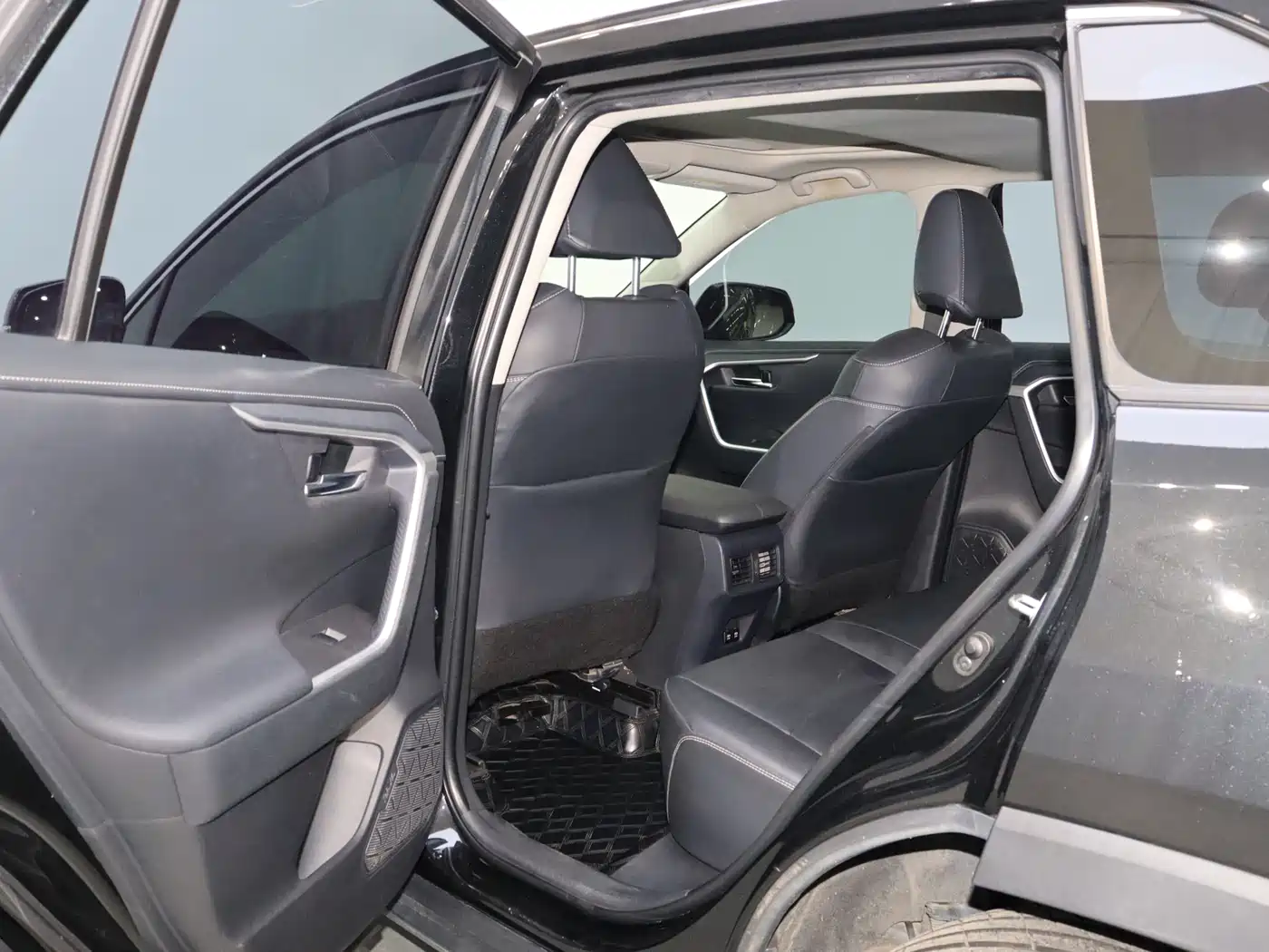 Toyota RAV4 Rongfang 2020 2.0L CVT 2WD Fashion PLUS фото 10