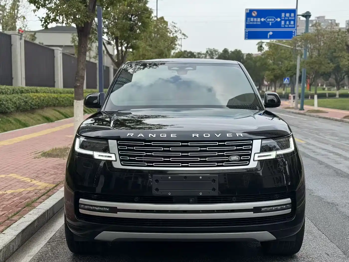 Land Rover Range Rover 2024 3.0 L6 400PS Genesis Extended фото 2