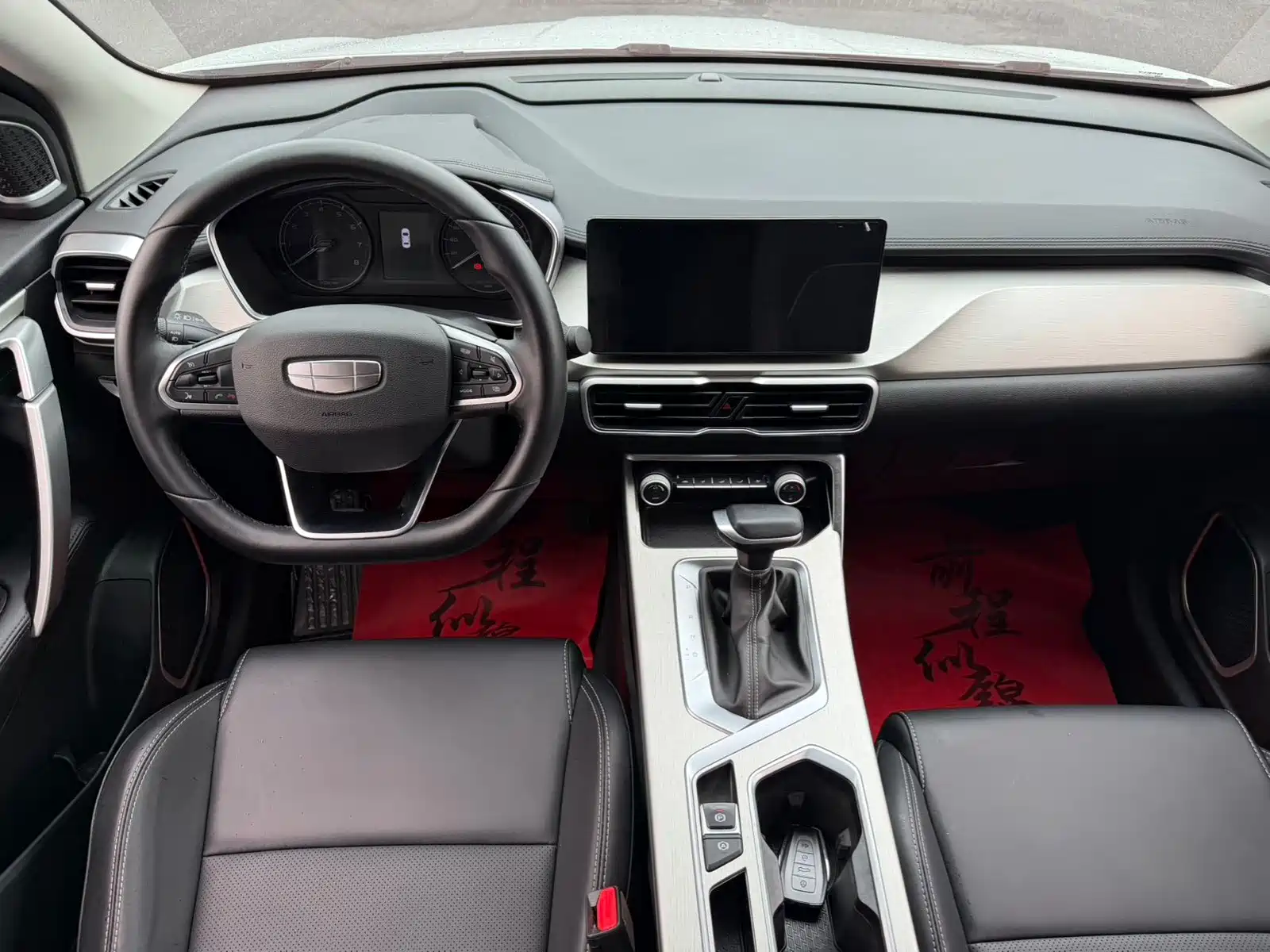 Фото 13 - Geely Coolray