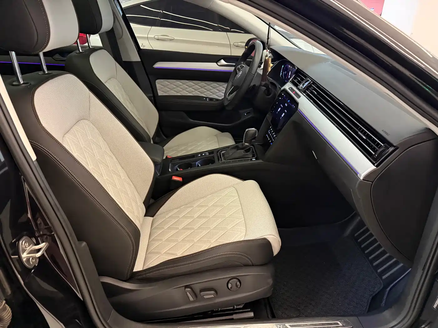 Volkswagen Magotan 2024 2 Million Units Public Sharing Edition 330TSI DSG Luxury фото 10
