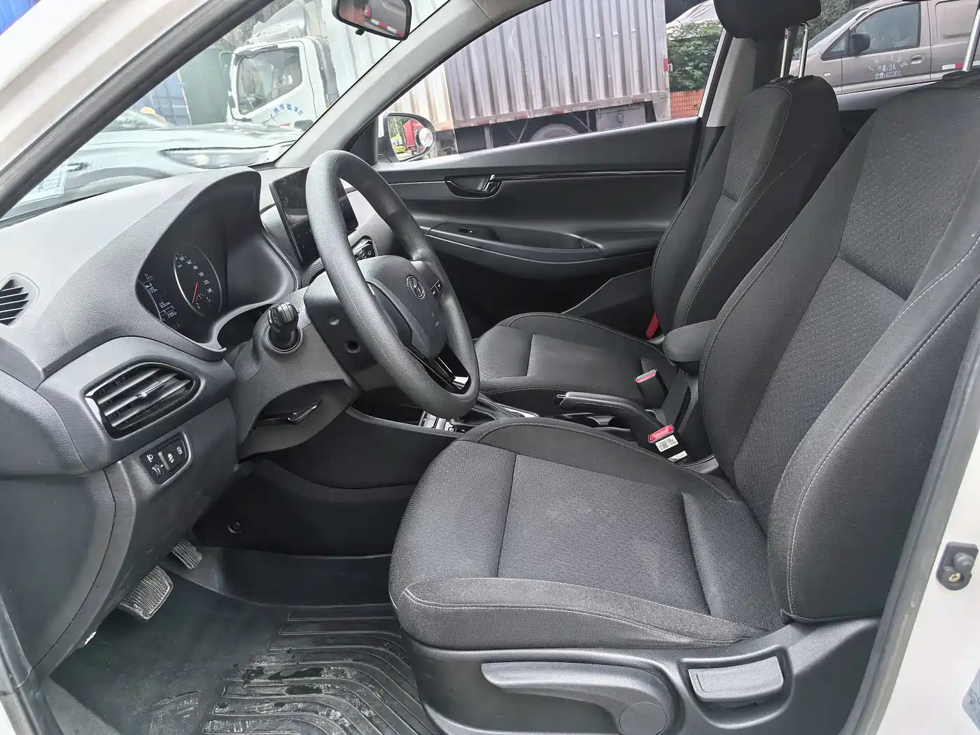 Hyundai Elantra 2018 1.6L Auto Joy GL (China V) фото 8