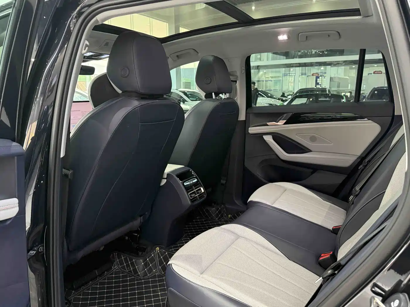 Volkswagen Tiguan L 2024 PRO 330TSI 2WD Smart Edition фото 12