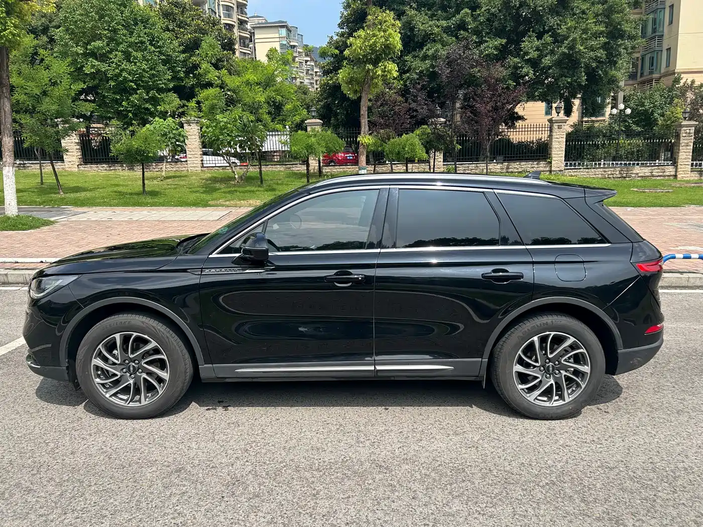LINCOLN ADVENTURER