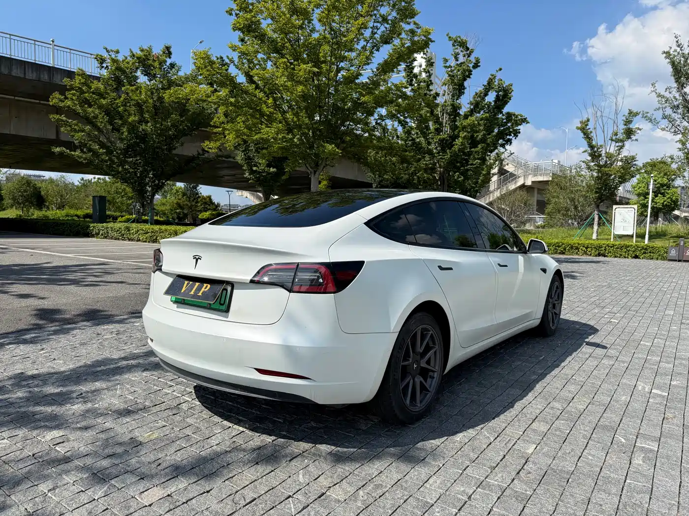Фото 10 - Tesla Model 3