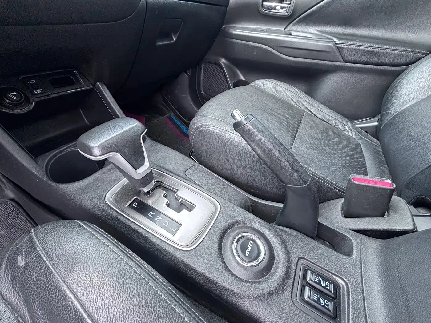Mitsubishi Outlander 2016 2.4L 4WD Elite Edition 5-seater фото 11