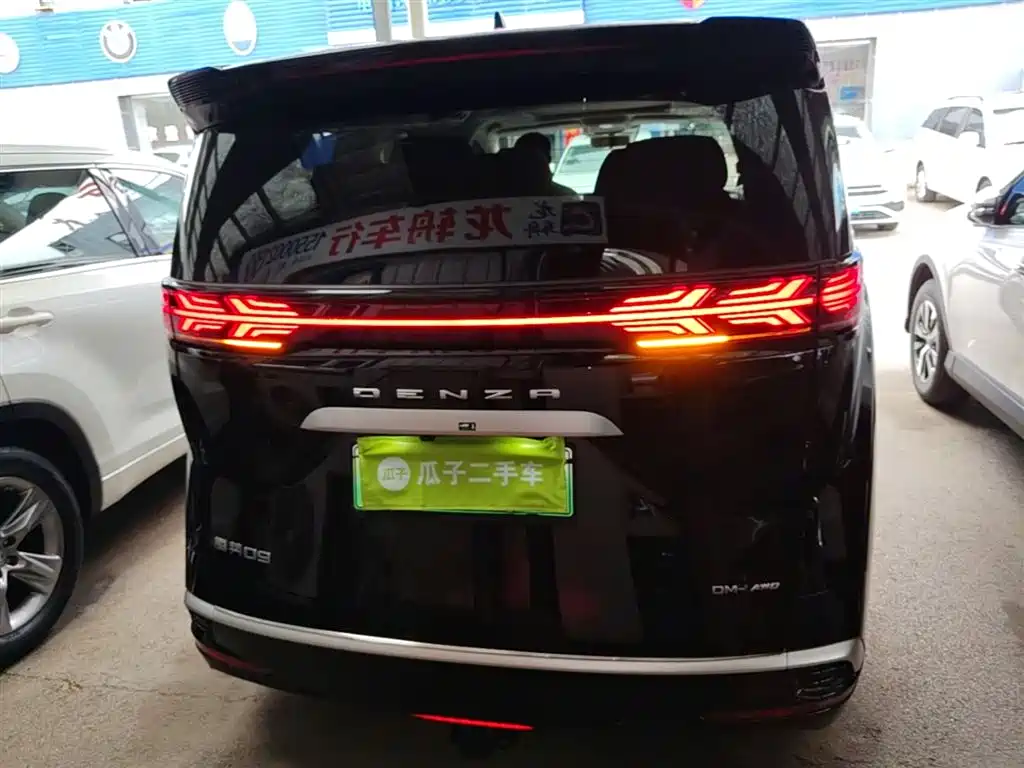 Denza D9 2022 DM-i 970 All-Wheel Drive Honor Edition фото 6