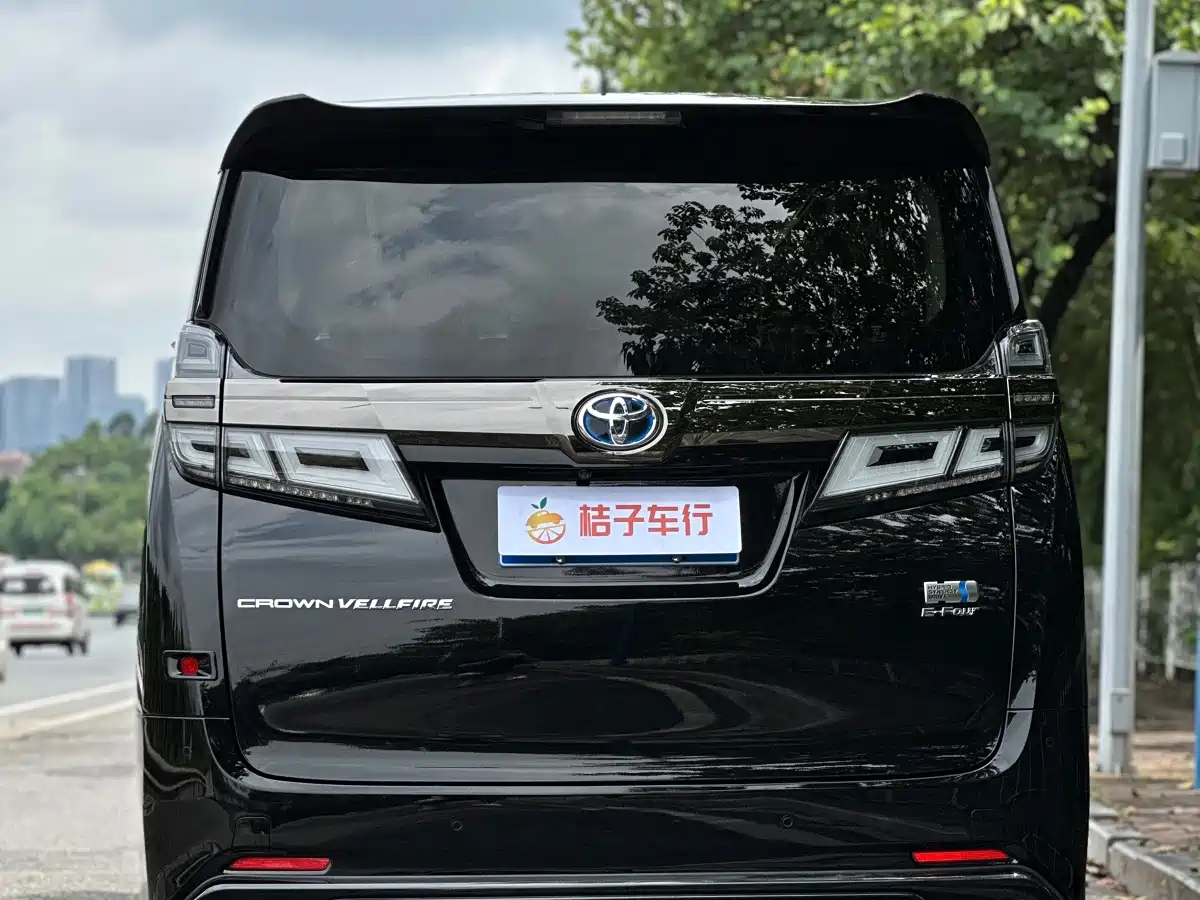 Фото 8 - Toyota Vellfire
