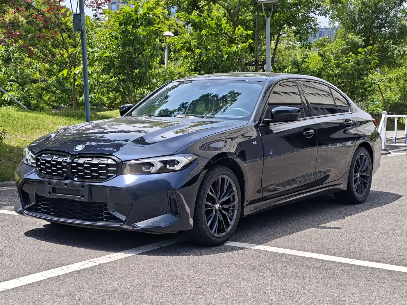 BMW 3 Series 2023 325Li M Sport Black Night Package