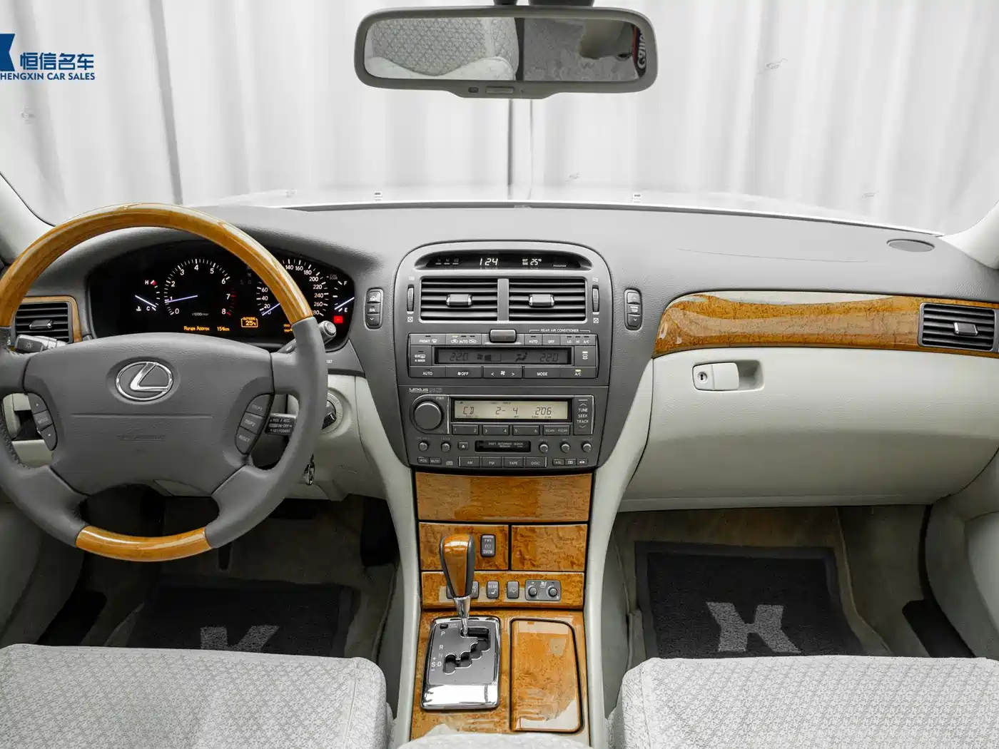 Фото 12 - Lexus LS