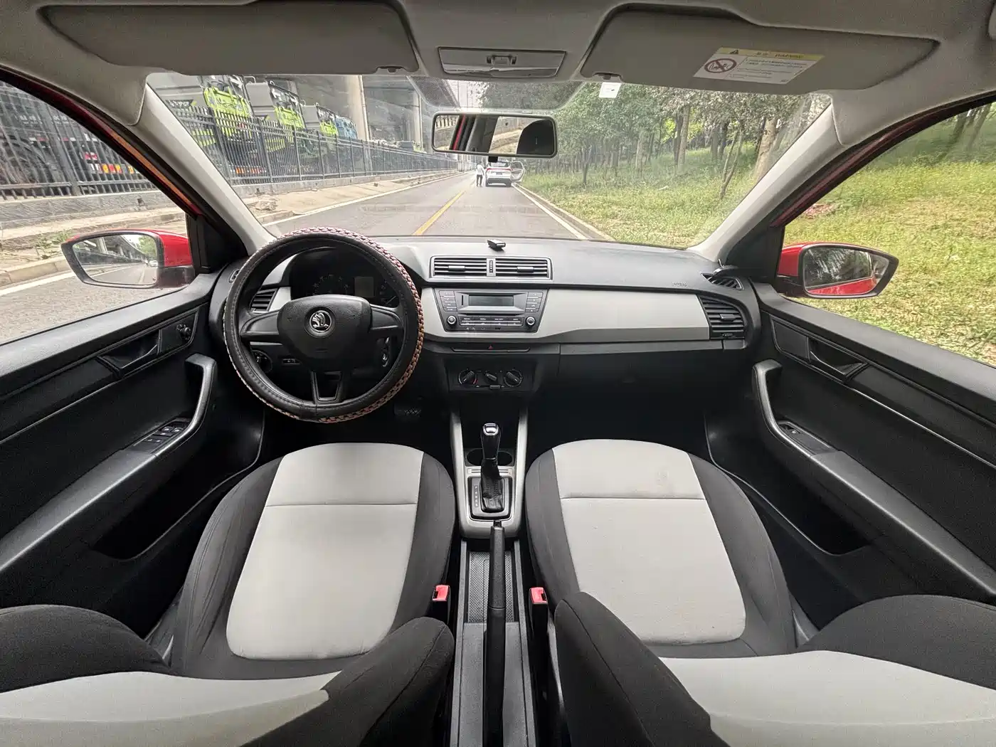 Škoda Fabia 2015 1.4L Automatic Advance Edition фото 9