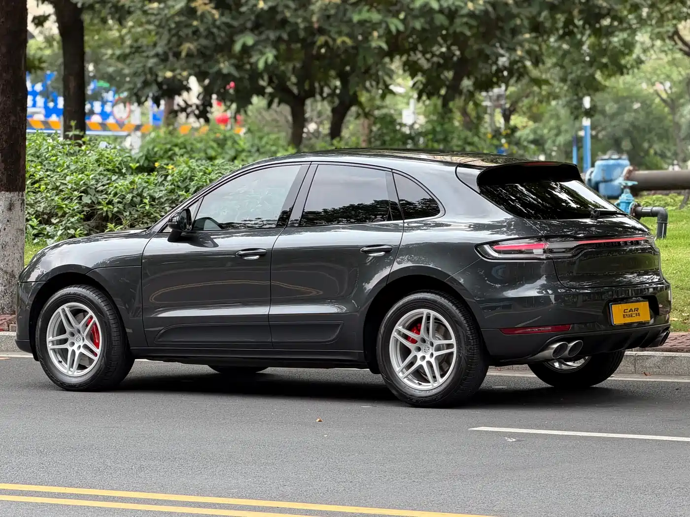 PORSCHE MACAN