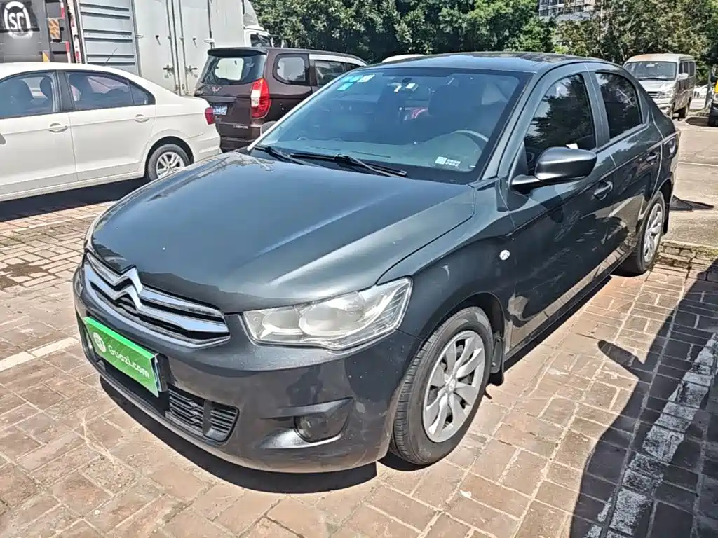 Фото 2 - Citroën Elysee