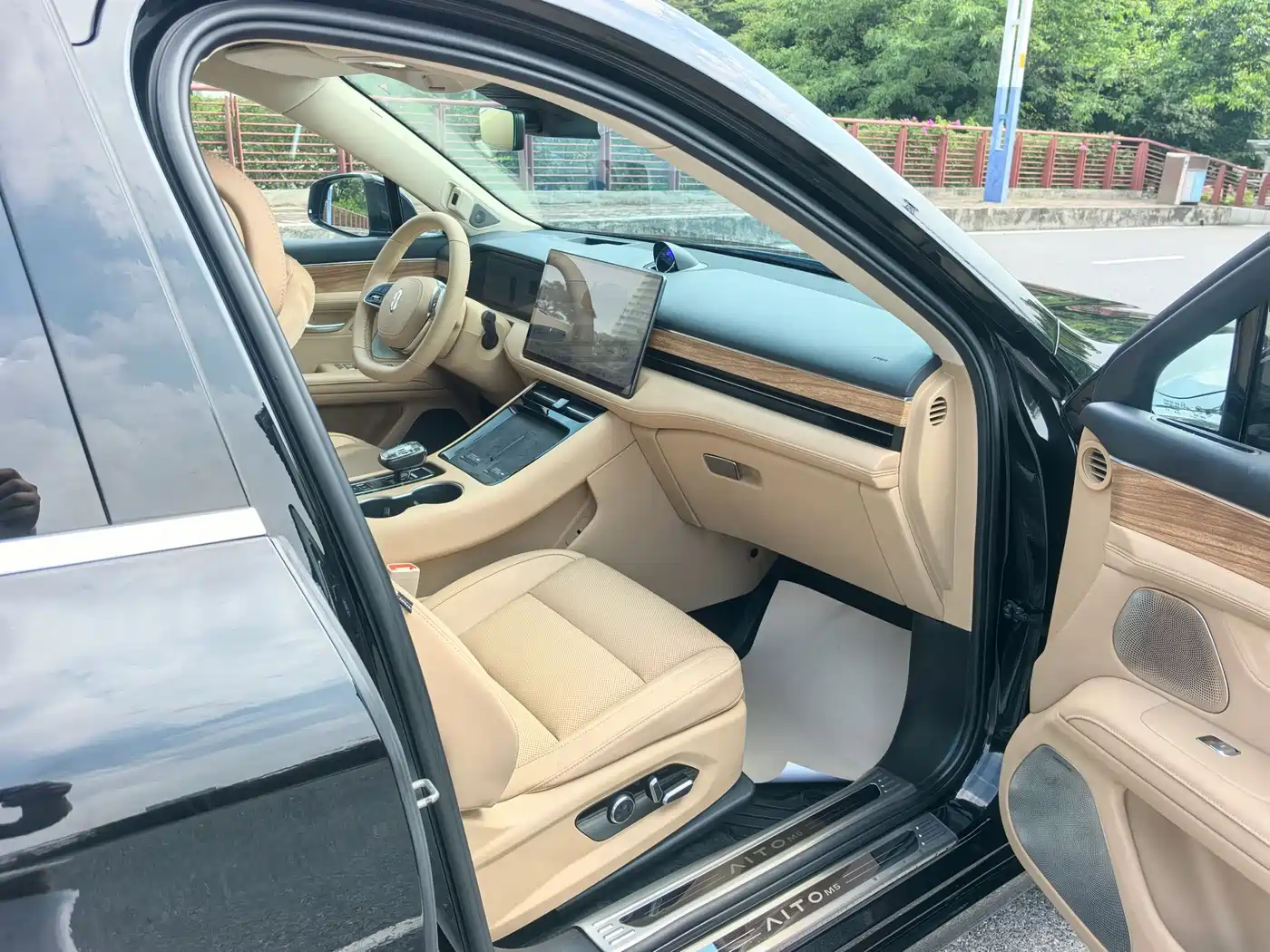 AITO Wenjie AITO M5 2024 Extended Range Max RWD Advanced Smart Driving Edition фото 15
