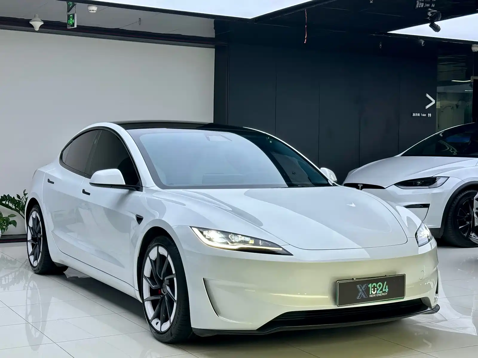 Фото 3 - Tesla Model 3