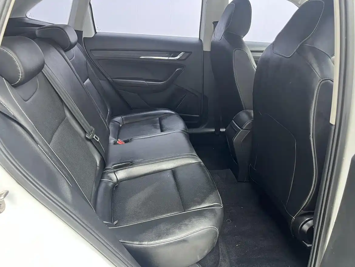 Škoda Kamiq 2023 1.5L Auto Comfort Edition фото 8