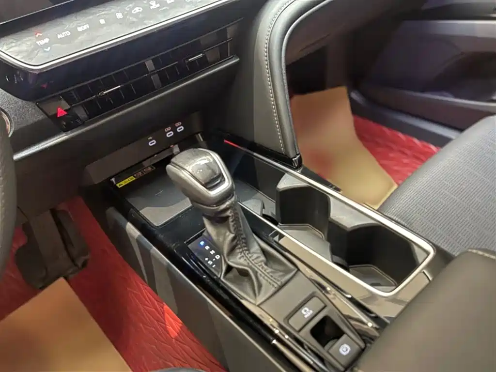Toyota Camry 2024 Hybrid 2.0HG Premium Edition фото 18