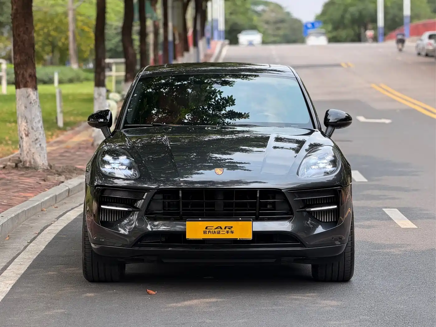 PORSCHE MACAN