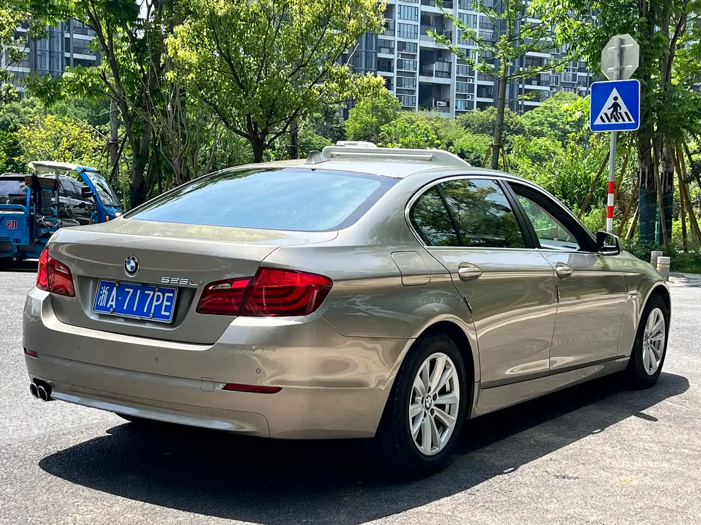 BMW 5 Series 2011 523Li Luxury фото 5