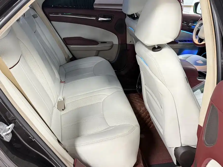 Chrysler 300C (Import) 2013 2013 3.6L Premium Edition
