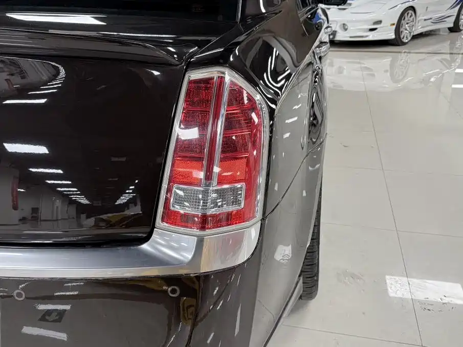Chrysler 300C (Import) 2013 2013 3.6L Premium Edition