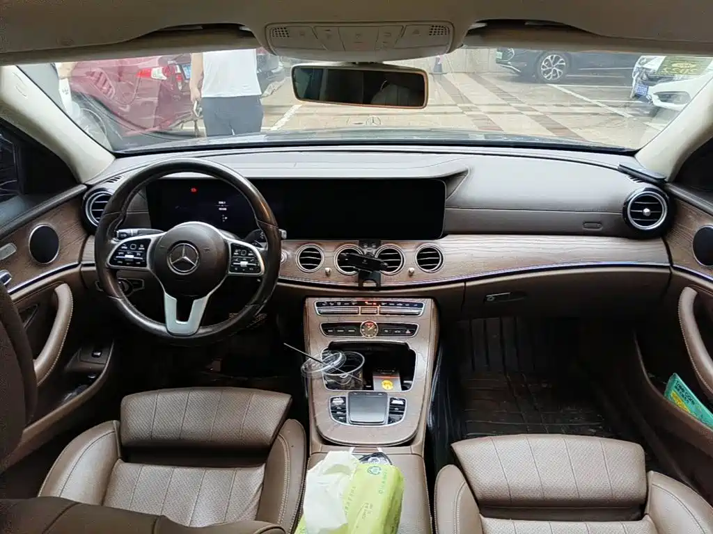 Mercedes-Benz E-Class, миниатюра 12