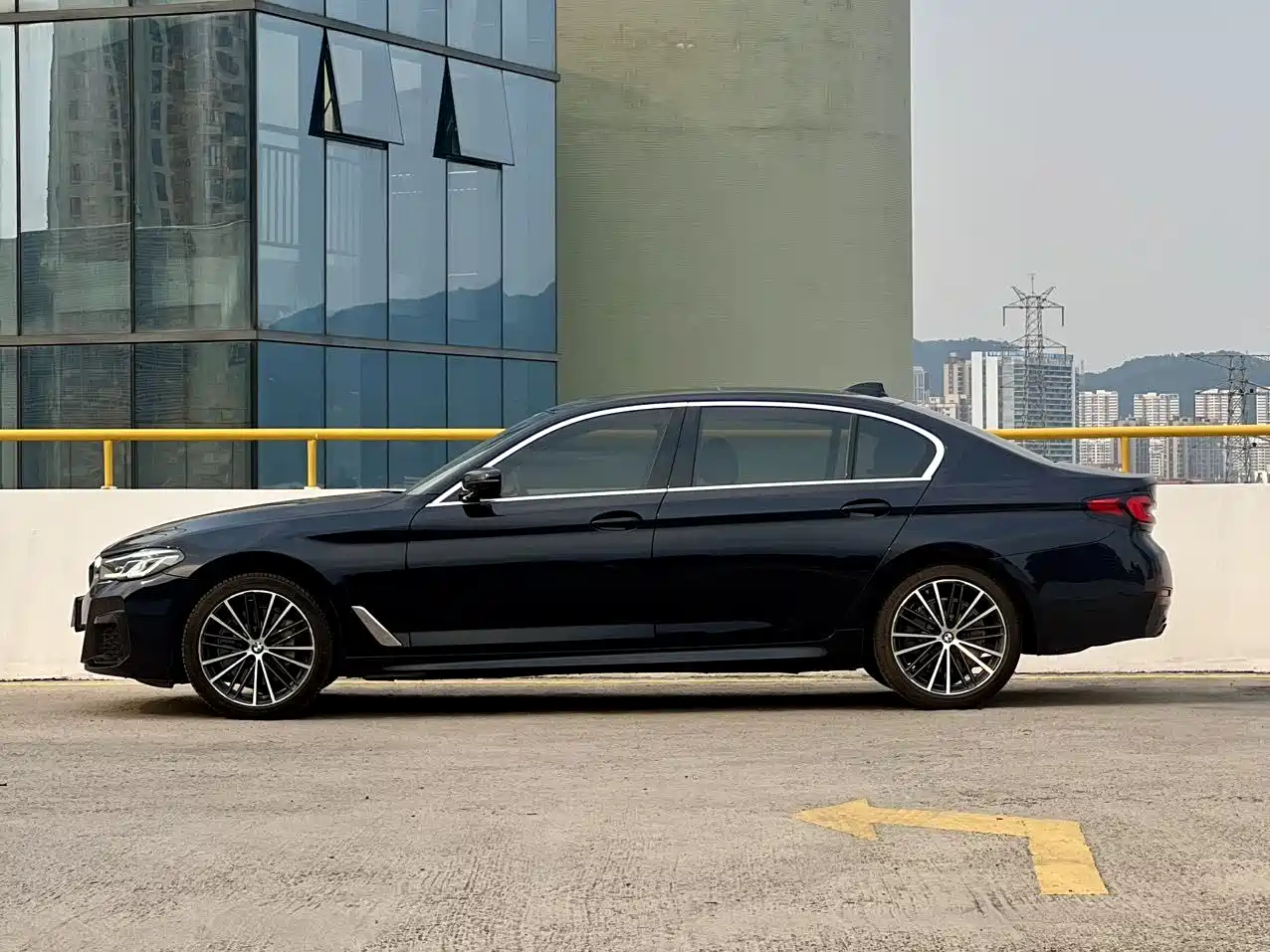 BMW 5 Series 2021 530Li Leading M Sport Package фото 14