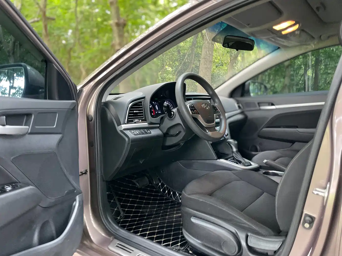 Hyundai Elantra 2016 Model 1.6L Automatic Smart Elite фото 7