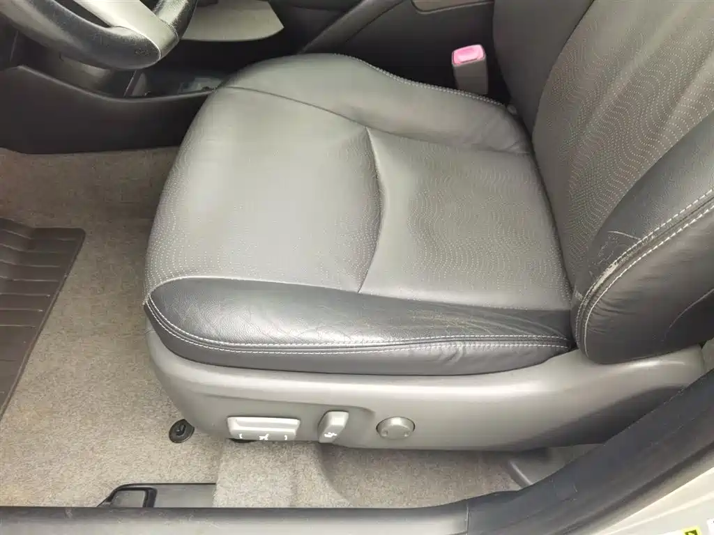 Toyota Prius 2012 1.8L Luxury Advanced Edition фото 20