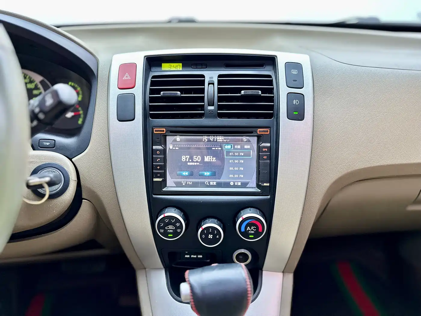 Hyundai Tucson 2013 2.0L Automatic 2WD Comfort фото 8