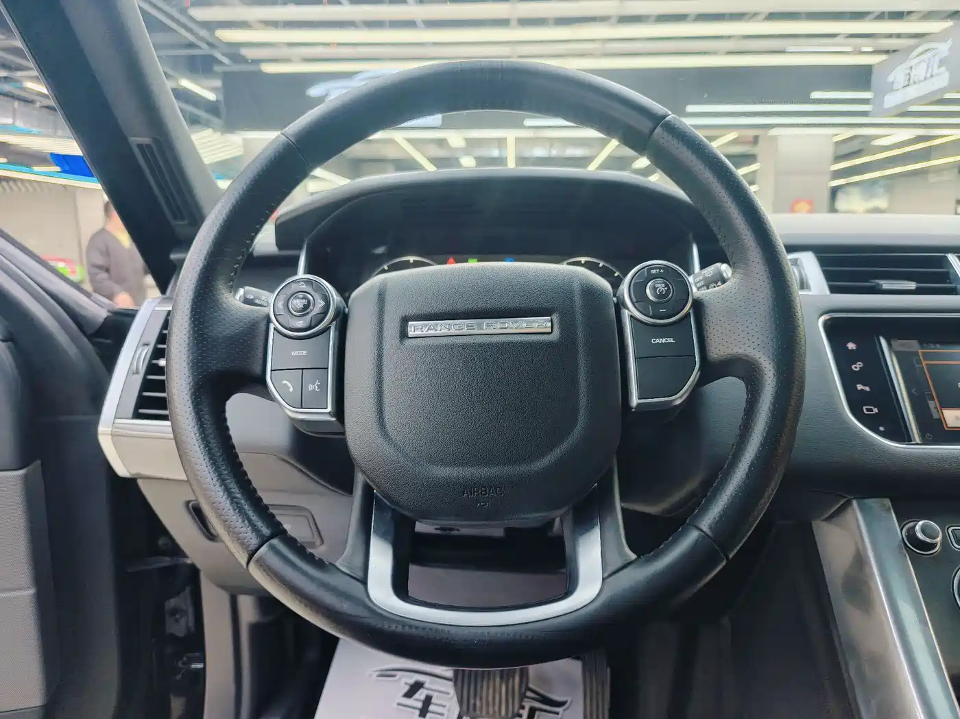 Land Rover Range Rover Sport 2016 Model 3.0 SC V6 HSE фото 14