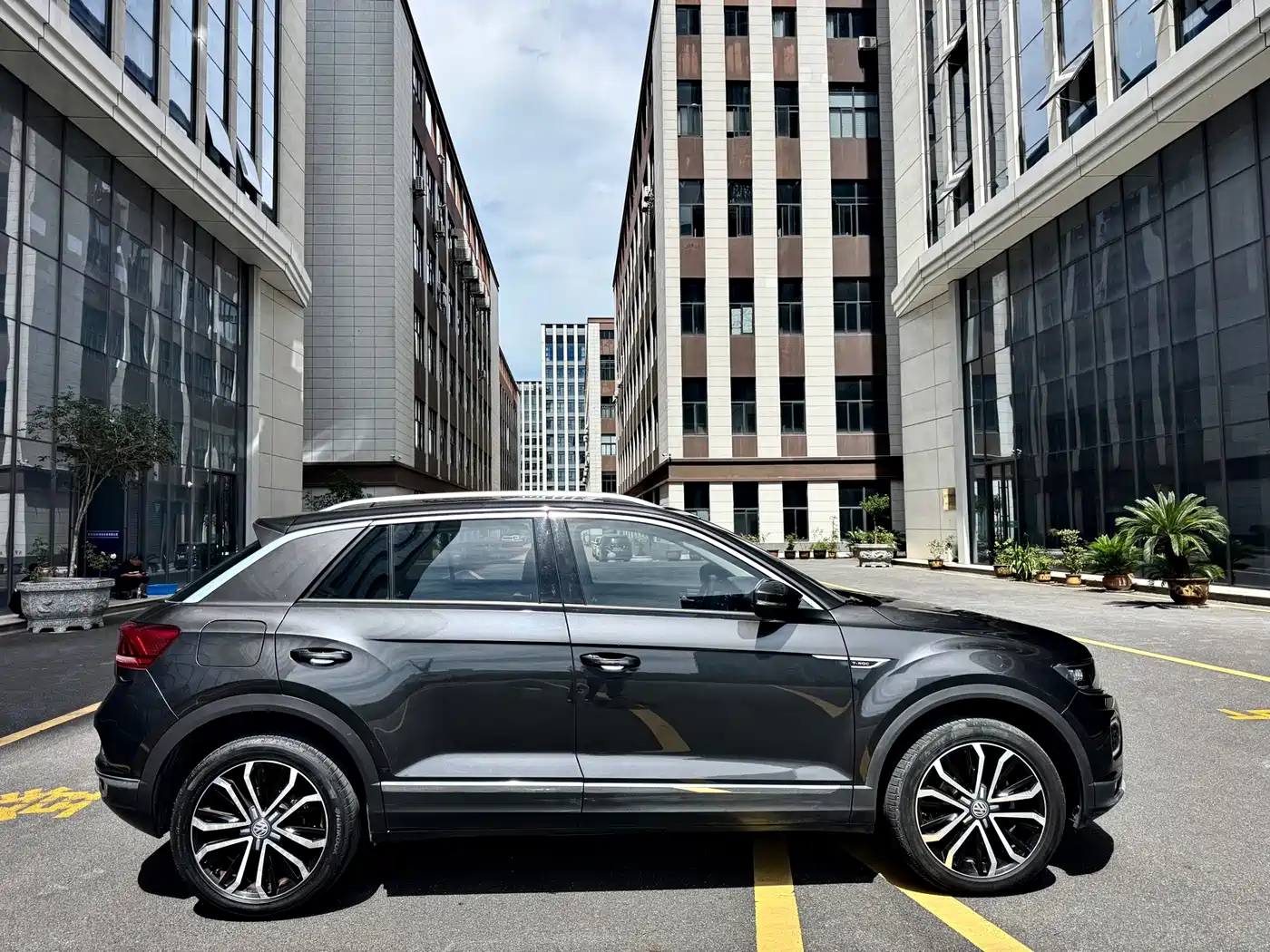 Photo 4 - Volkswagen T-ROC