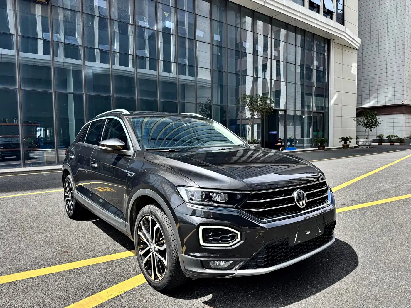 Photo 3 - Volkswagen T-ROC