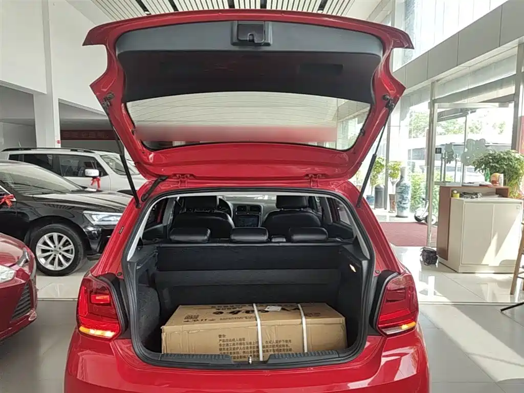 Volkswagen Polo 2016 1.4L Automatic Trend фото 19