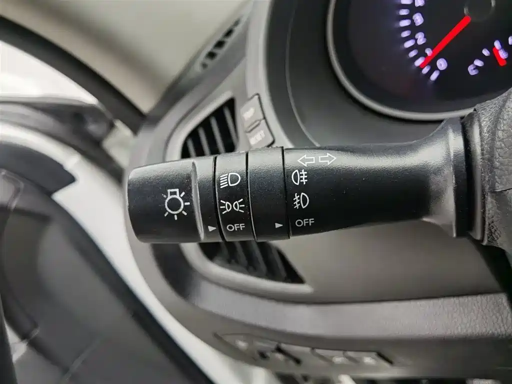 Kia Sportage 2015 2.0L Automatic 2WD GLS фото 21