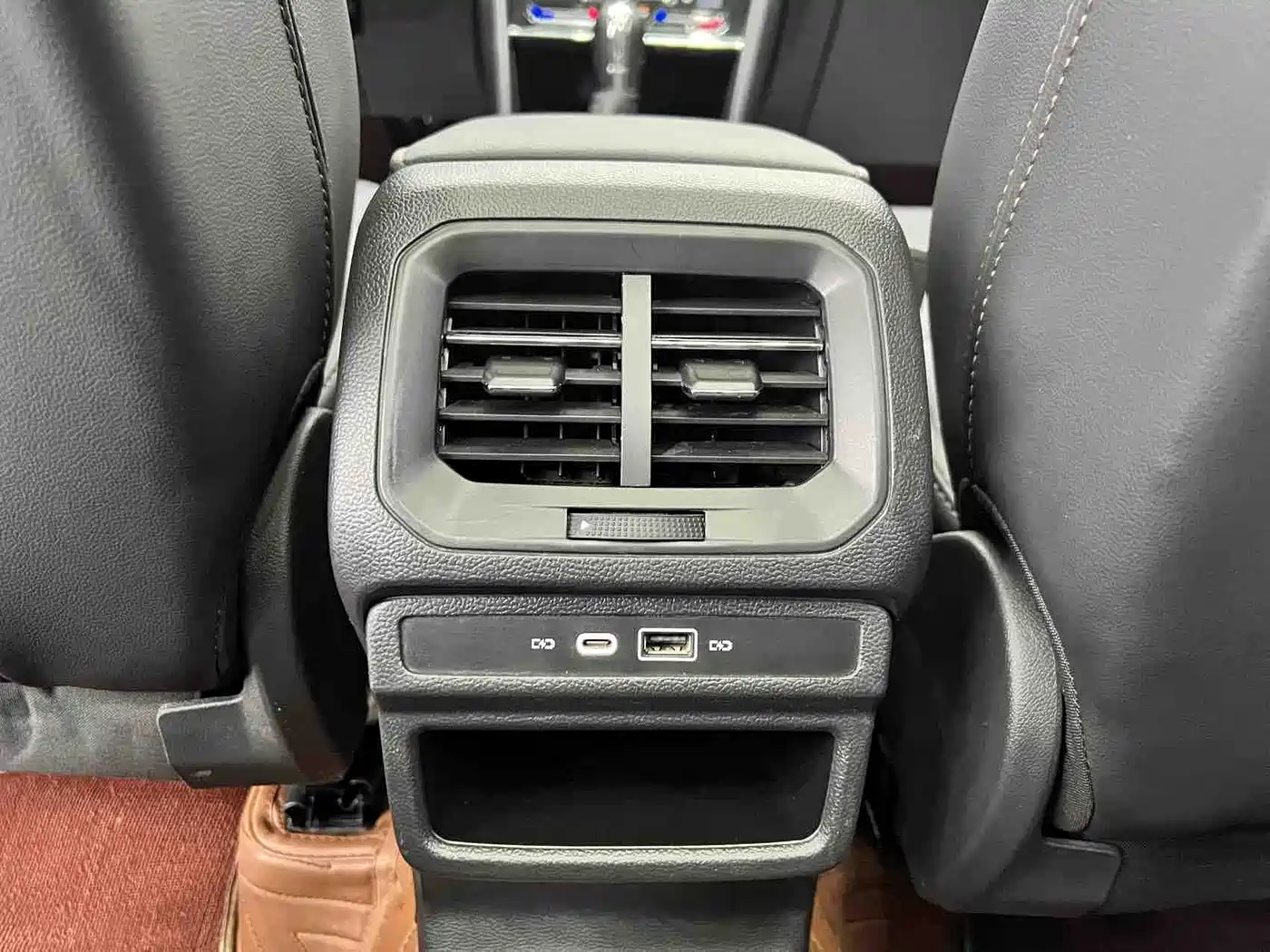 Volkswagen Tharu 2022 280TSI FWD Luxury Edition фото 14