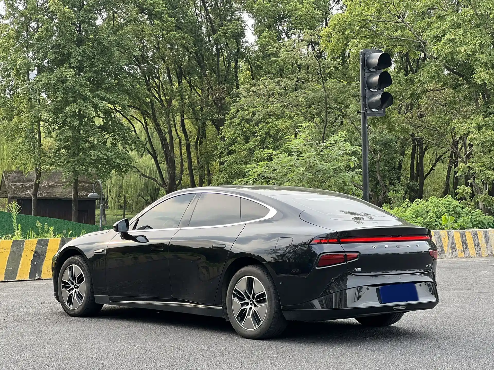 Фото 6 - XPeng P7