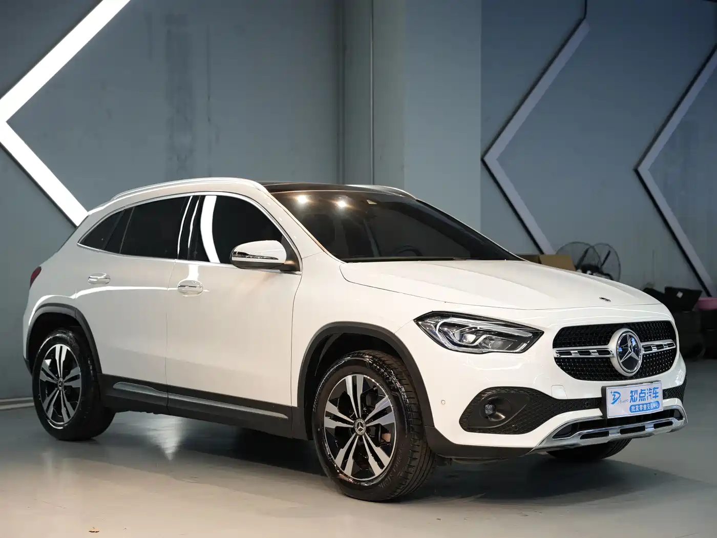 MERCEDES-BENZ GLA