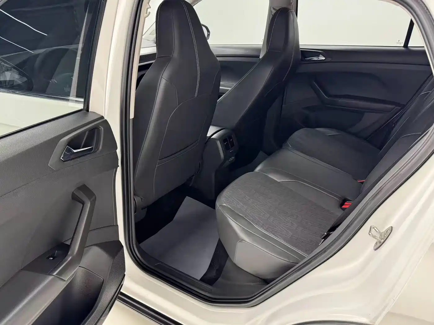 Volkswagen T-Cross 2019 280TSI DSG Comfort Edition фото 13