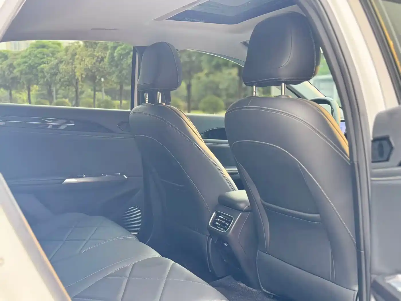 Geely Galaxy Galaxy L6 2024 125km PLUS Soaring Dragon Edition фото 8
