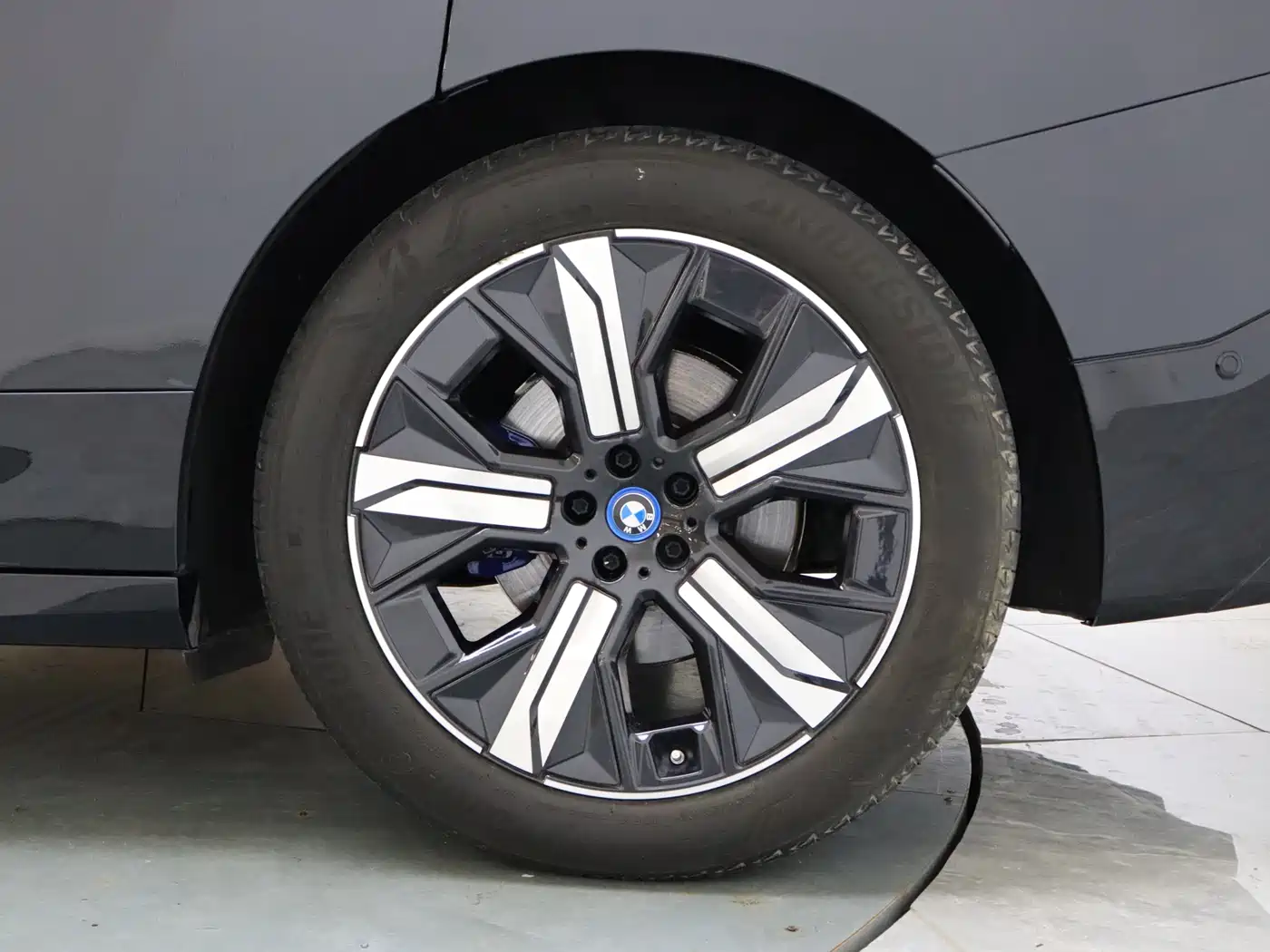 BMW iX 2022 xDrive40 фото 13