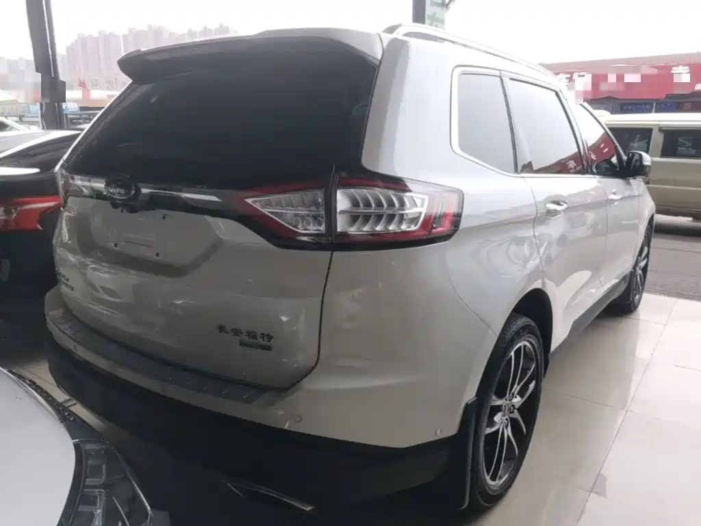 Photo 7 - Ford Edge