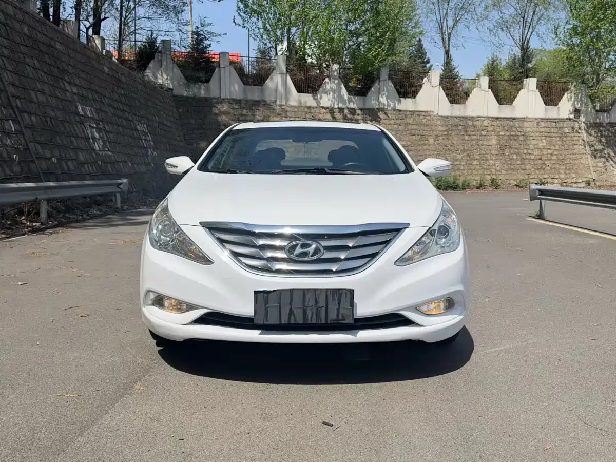 Hyundai Sonata 2013 2.0L Automatic Luxury Edition фото 2