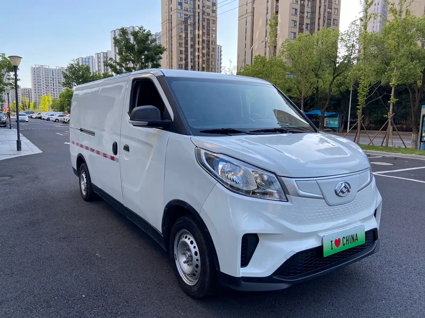 SAIC Maxus Maxus EV30 2023 Pure Electric Intelligent Logistics Expert Long Wheelbase CATL фото 3