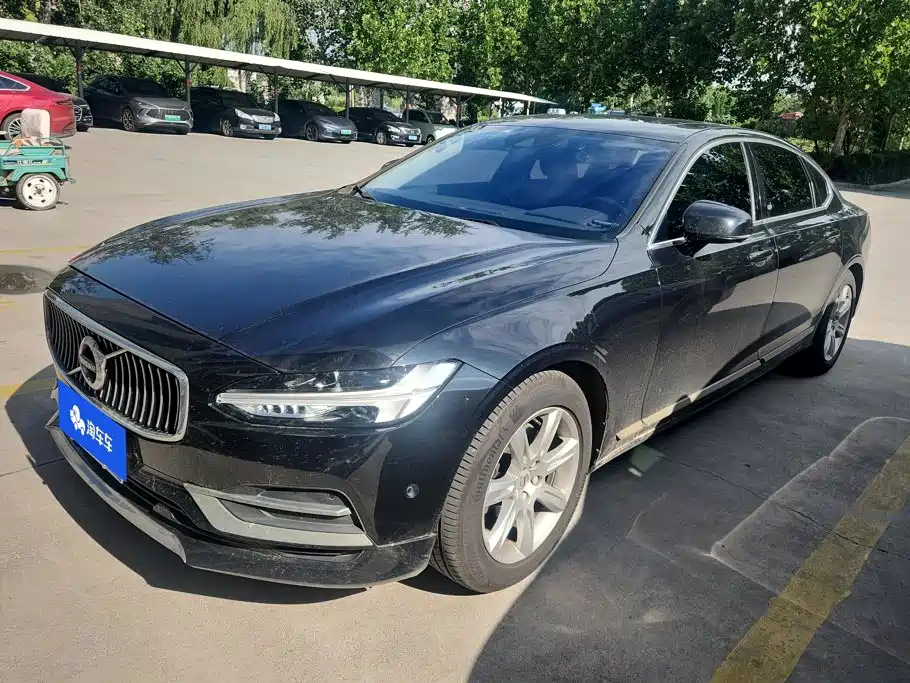 Фото 1 - Volvo S90